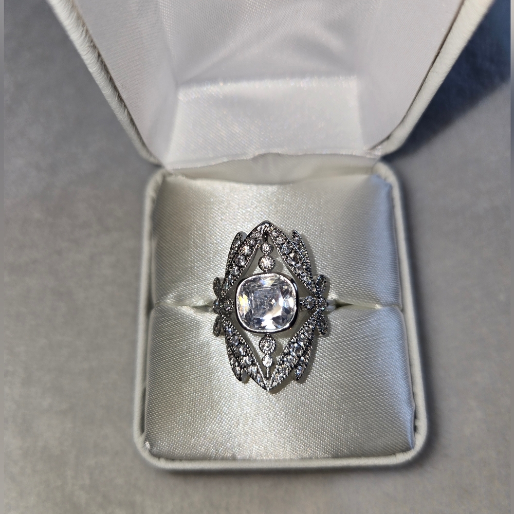 Elegant Silver Crystal Ring